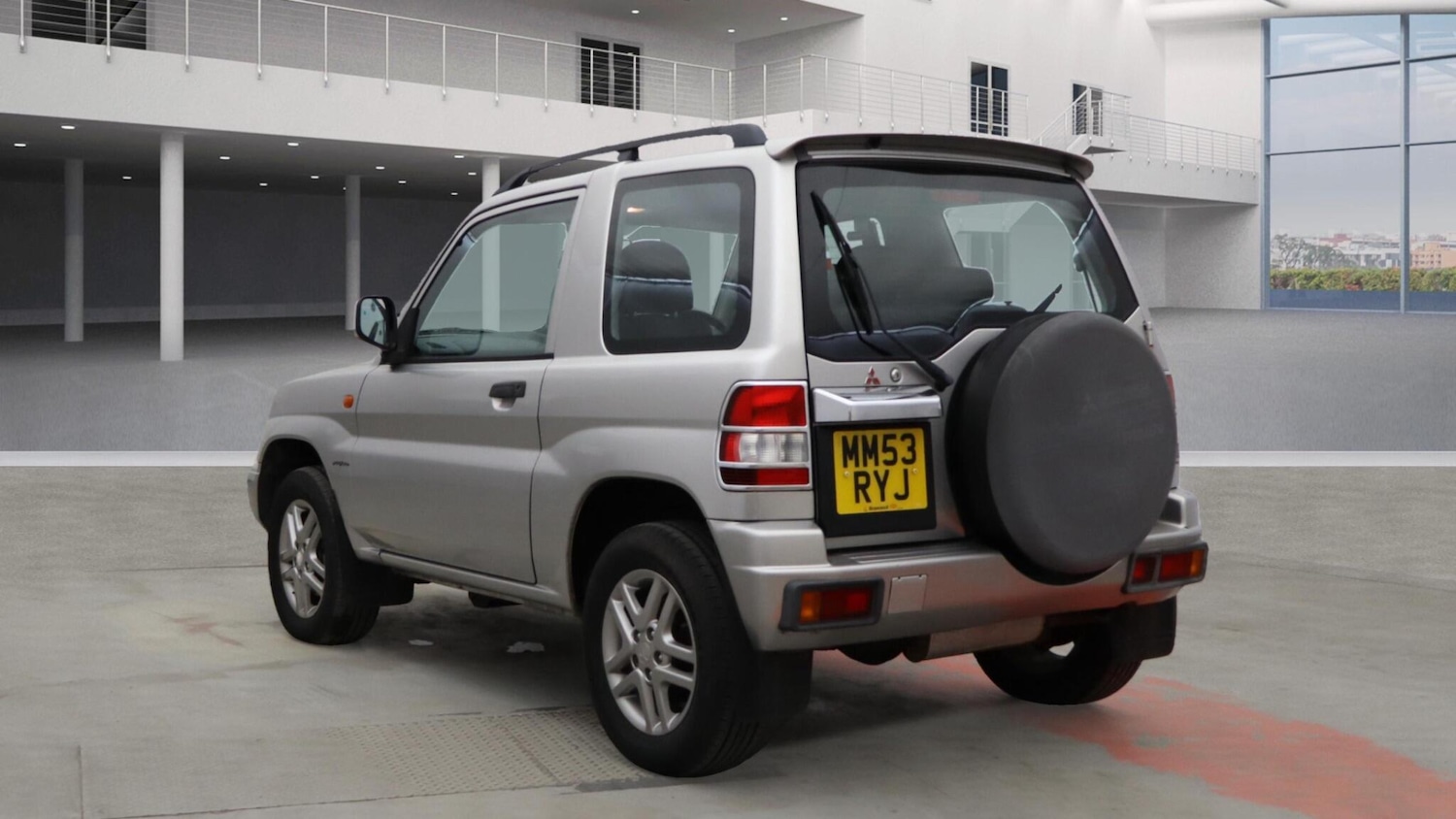Used Mitsubishi Shogun 2004 for sale - 76422704: Photo 2