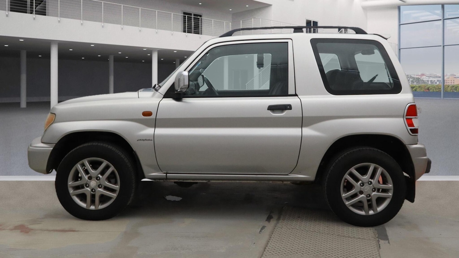 Used Mitsubishi Shogun 2004 for sale - 76422704: Photo 4