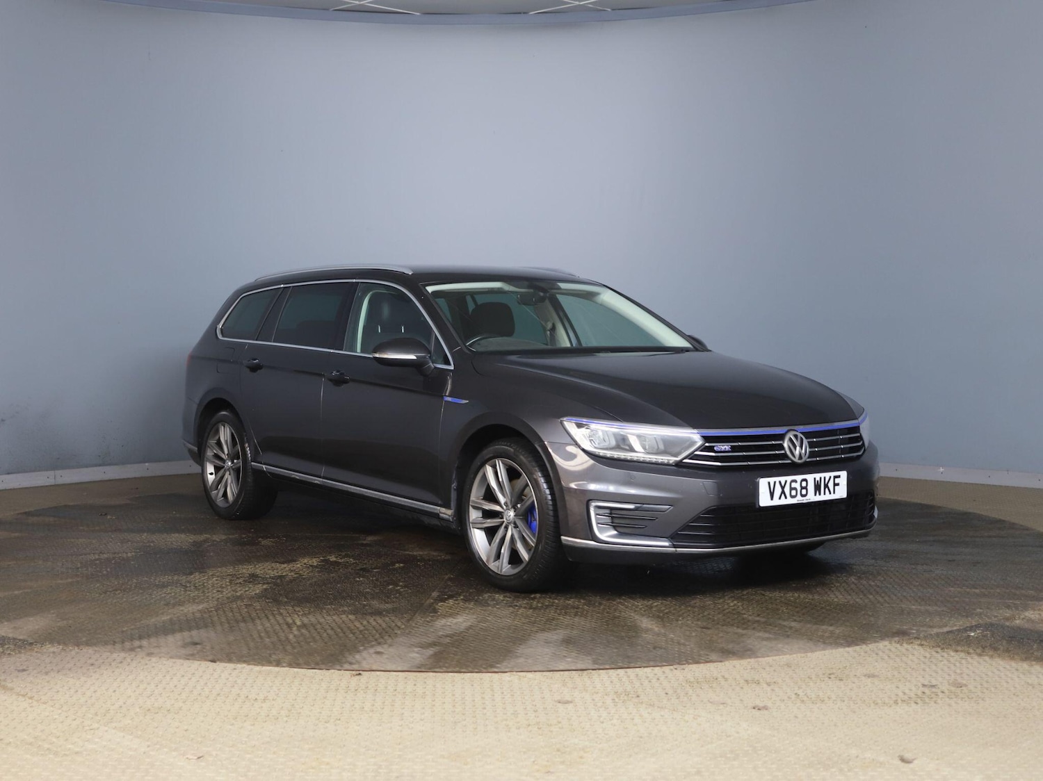 Used Volkswagen Passat 2018 for sale - 76498832: Photo 1