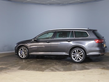 Used Volkswagen Passat 2018 for sale - 76498832: Photo