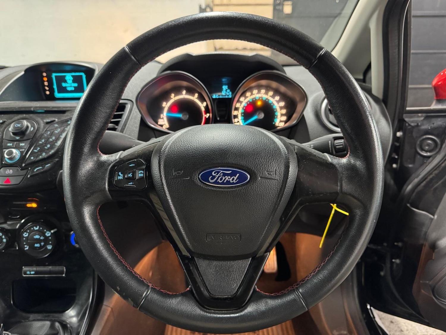 Used Ford Fiesta 2014 for sale - 76742405: Photo 2