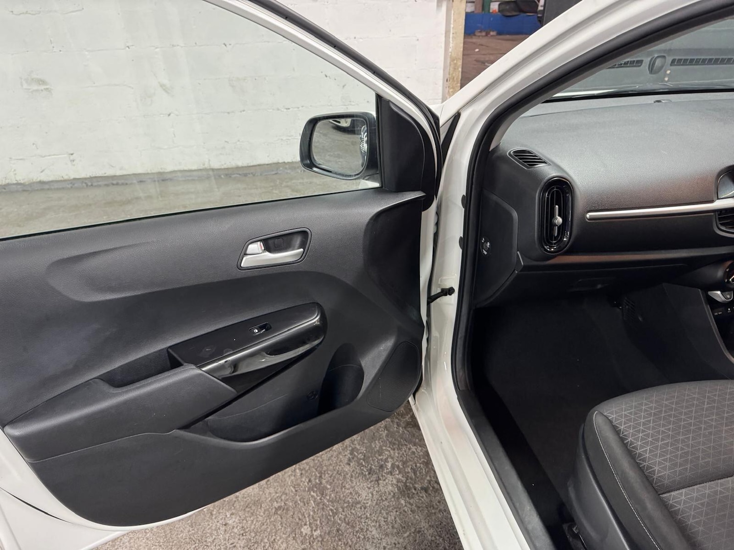 Used Kia Picanto 2018 for sale - 76850467: Photo 42