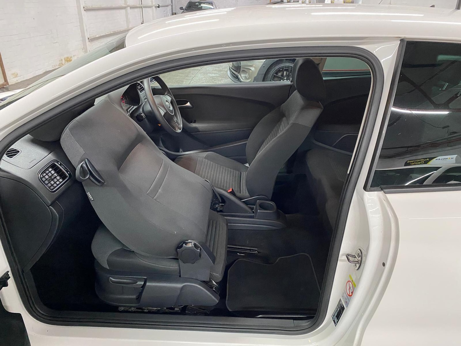 Used Volkswagen Polo 2012 for sale - 76306697: Photo 32