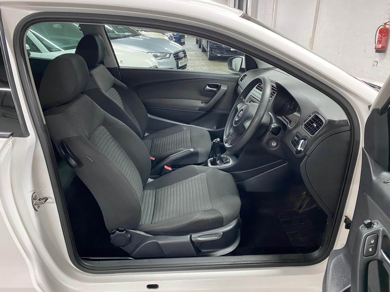 Used Volkswagen Polo 2012 for sale - 76306697: Photo 5