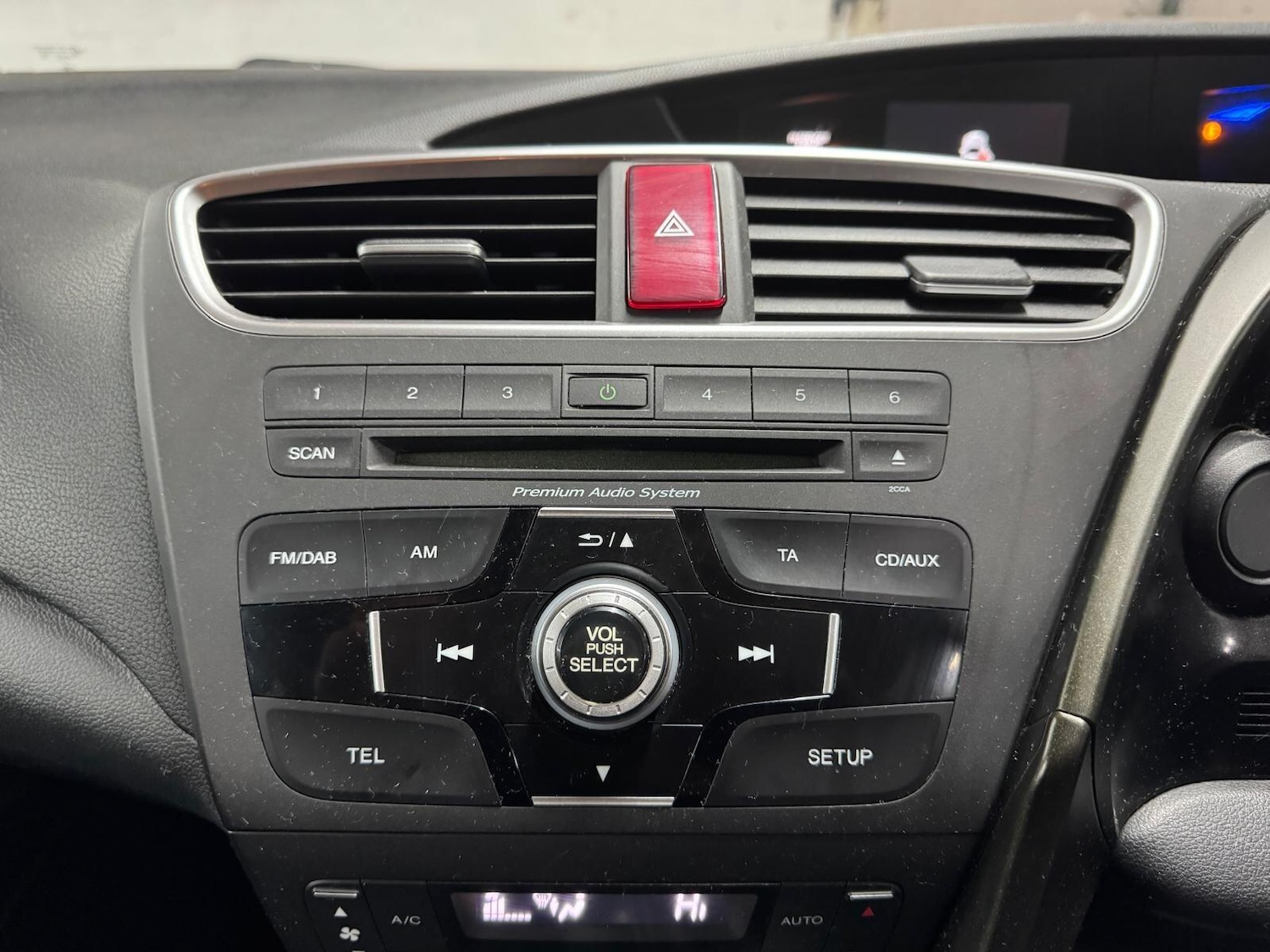 Used Honda Civic 2014 for sale - 76801525: Photo 25