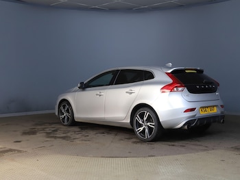 Used Volvo V40 2017 for sale - 76399102: Photo