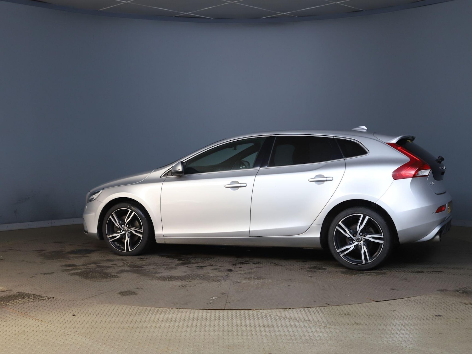 Used Volvo V40 2017 for sale - 76399102: Photo 3