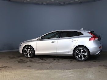 Used Volvo V40 2017 for sale - 76399102: Photo