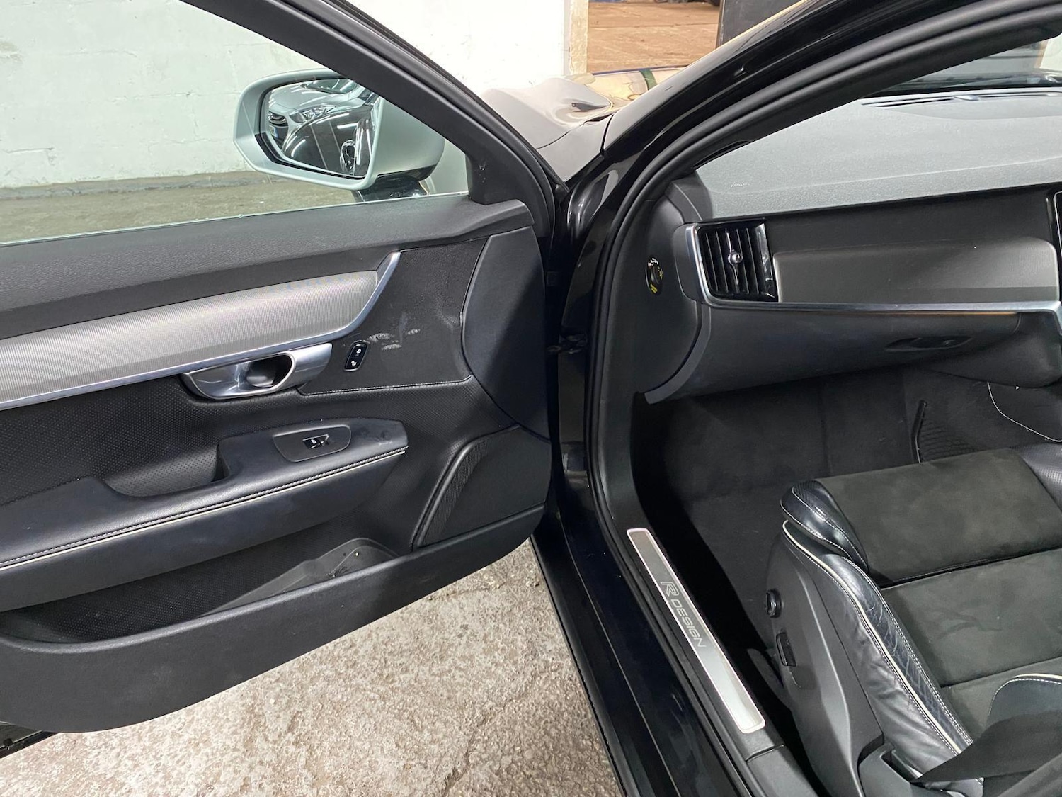 Used Volvo S90 2018 for sale - 76399379: Photo 42