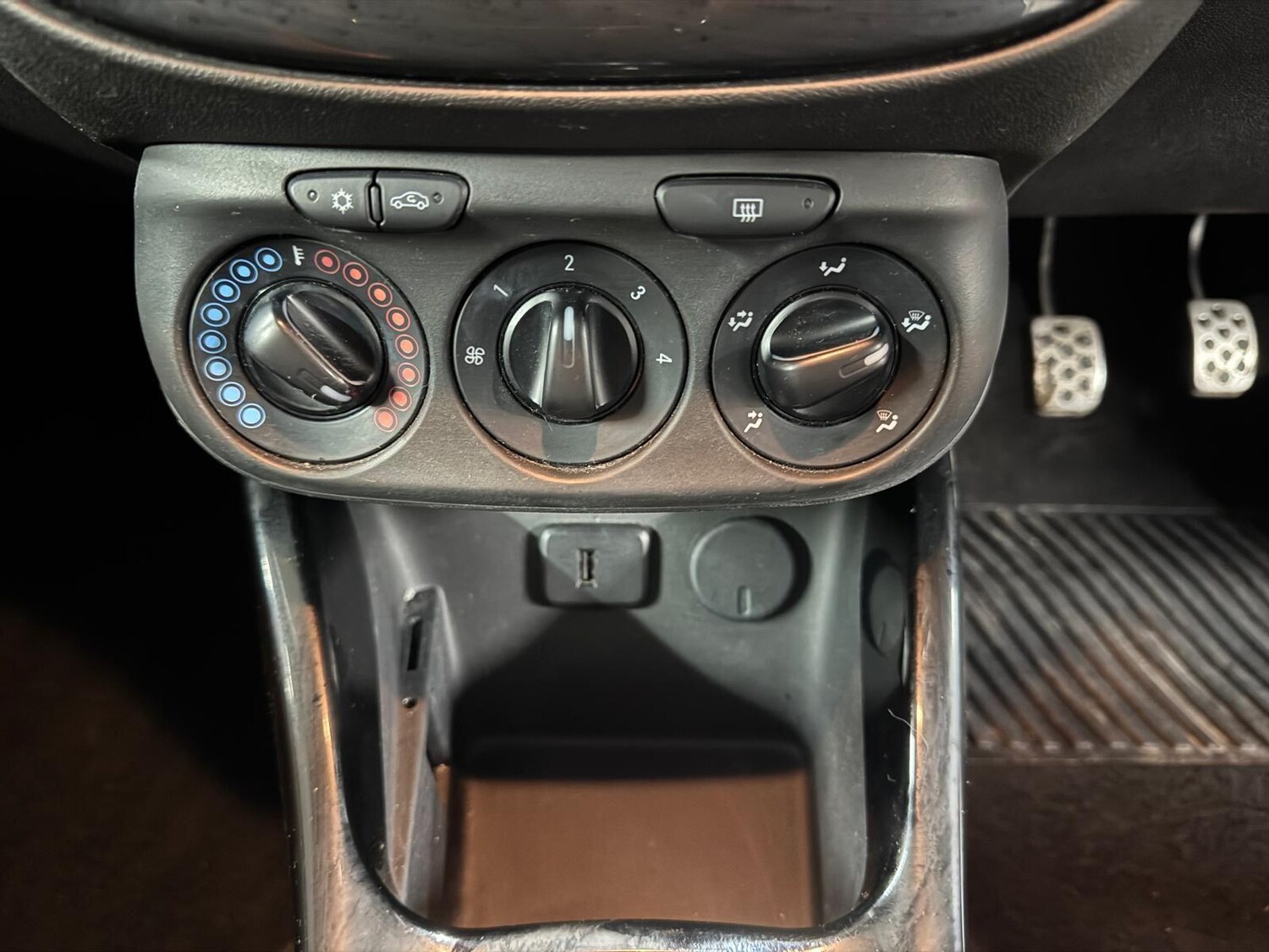 Used Vauxhall ADAM 2018 for sale - 77625839: Photo 38