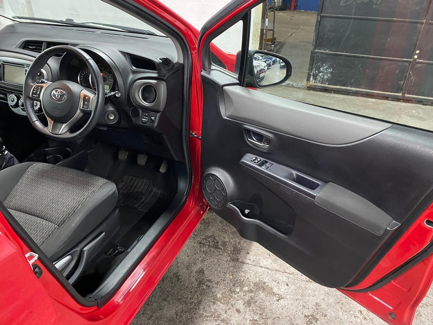 Used Toyota Yaris 2013 for sale - 76424580: Photo 45