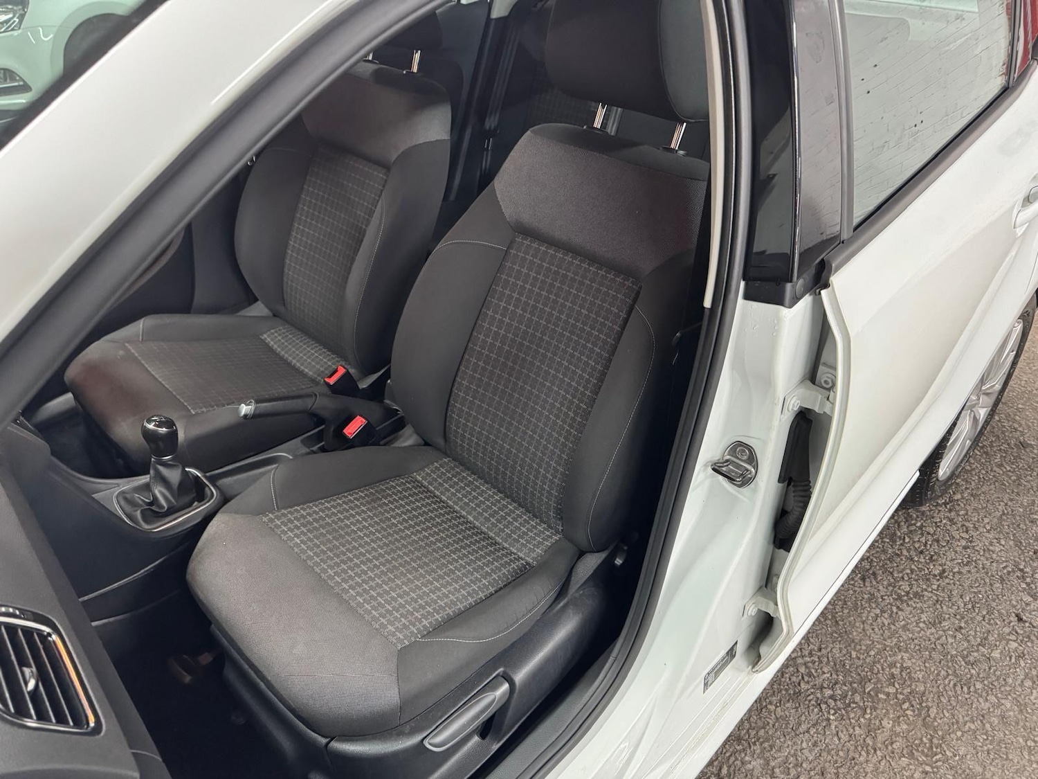 Used Volkswagen Polo 2015 for sale - 77029893: Photo 16