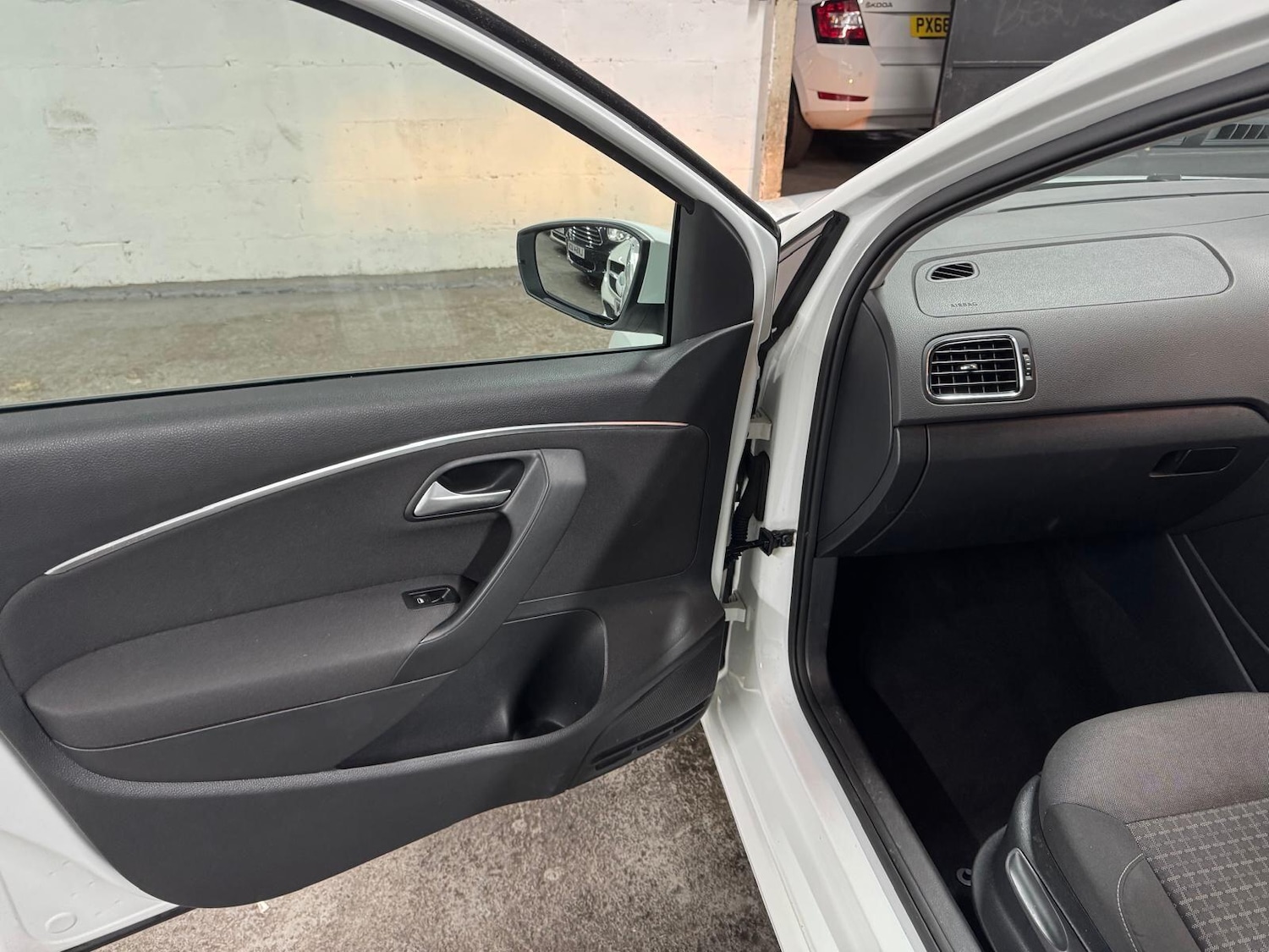 Used Volkswagen Polo 2015 for sale - 77029893: Photo 18