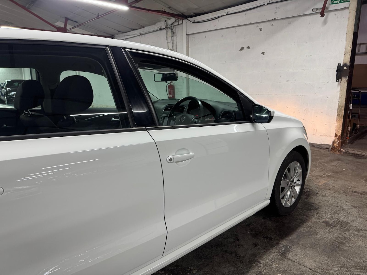 Used Volkswagen Polo 2015 for sale - 77029893: Photo 32