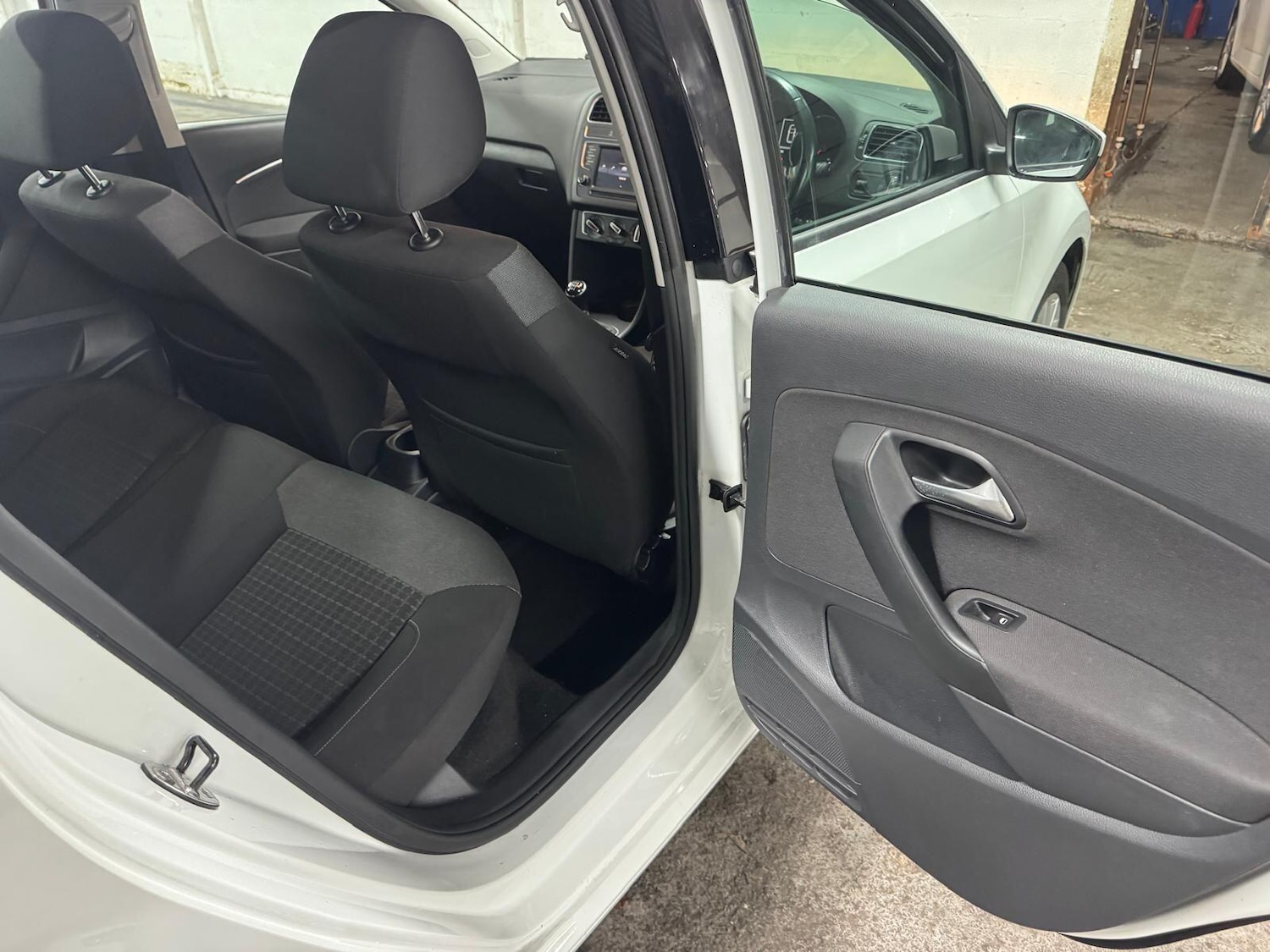 Used Volkswagen Polo 2015 for sale - 77029893: Photo 35