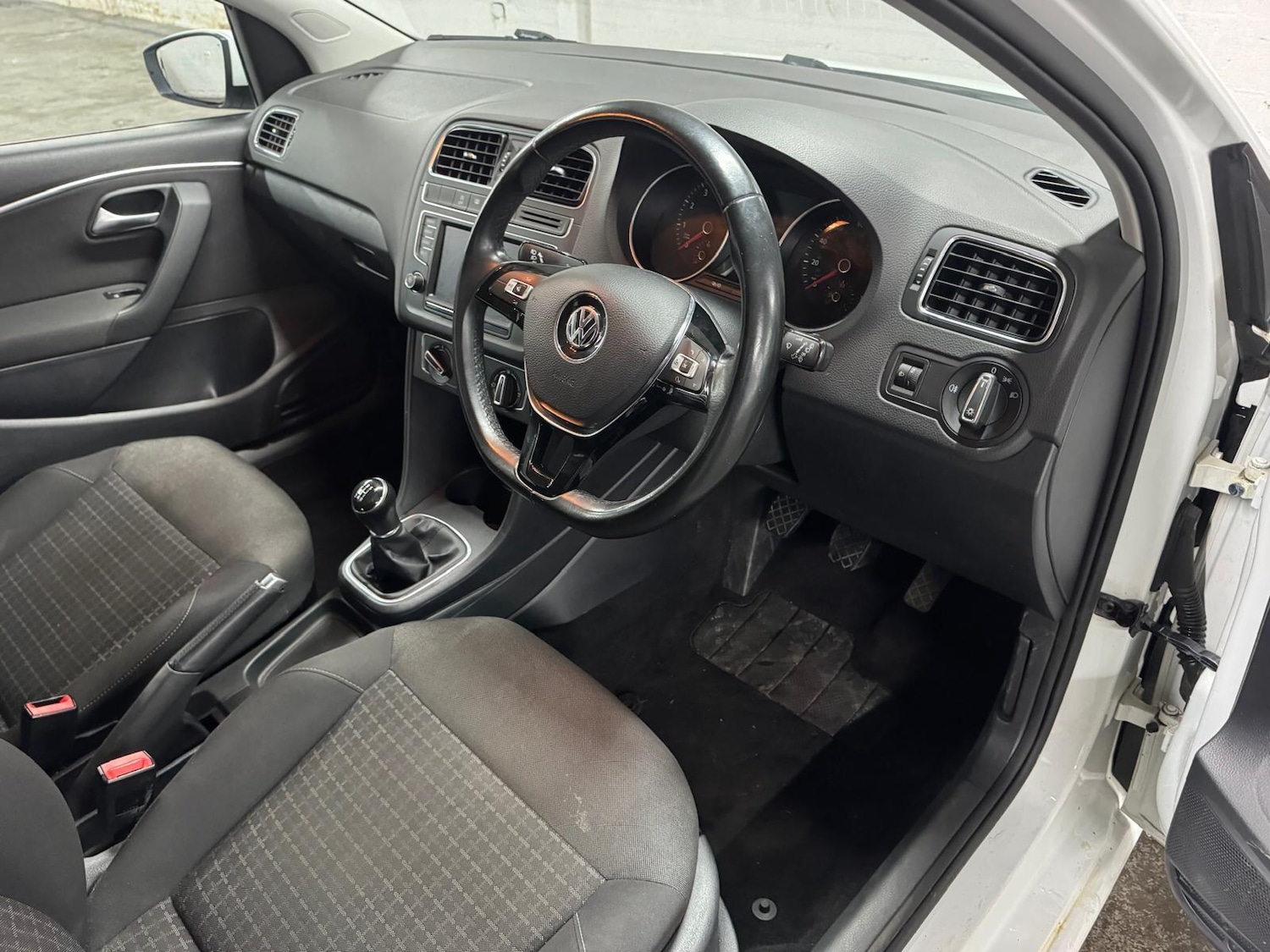 Used Volkswagen Polo 2015 for sale - 77029893: Photo 42