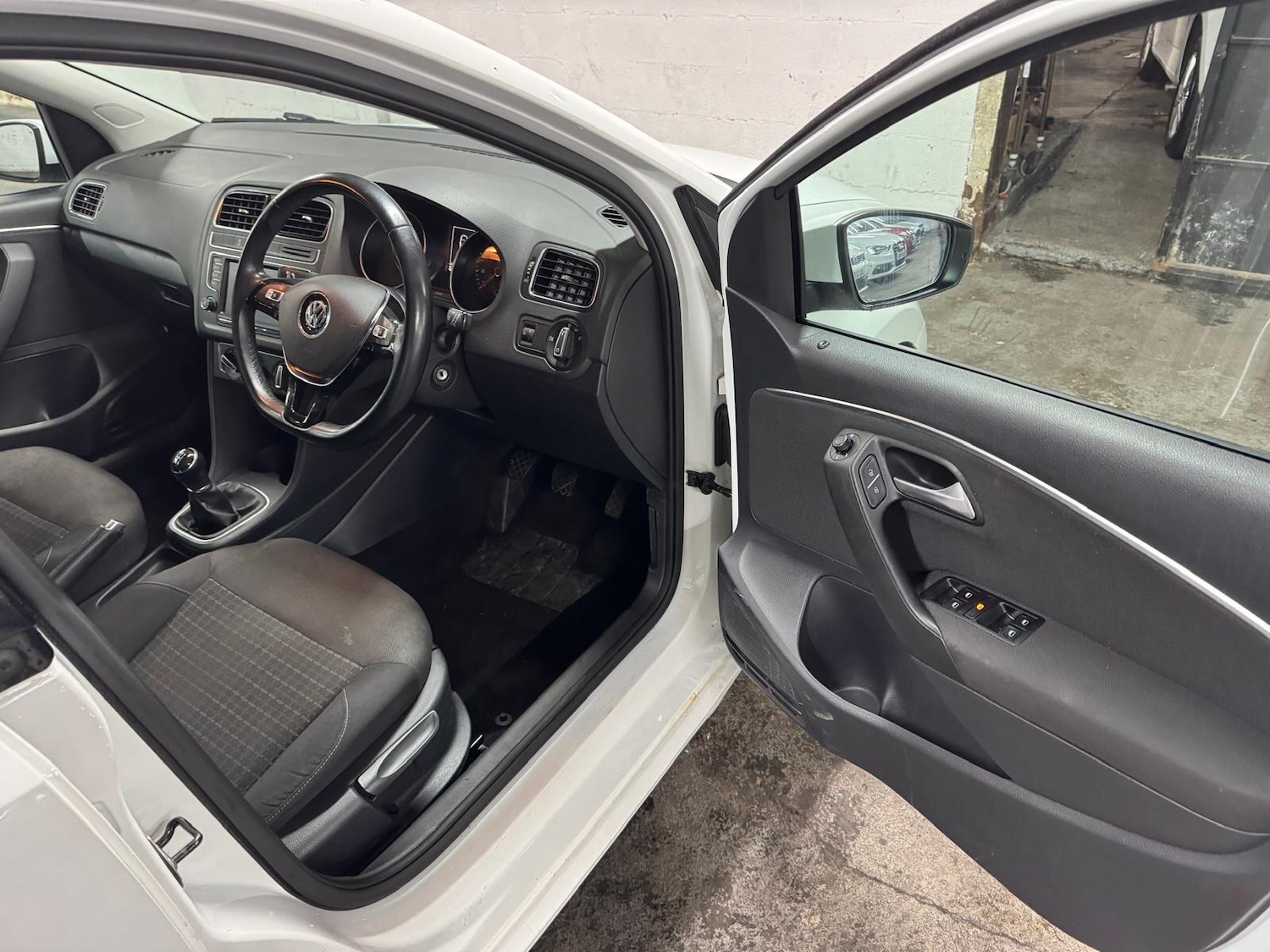 Used Volkswagen Polo 2015 for sale - 77029893: Photo 47