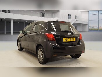 Used Toyota Yaris 2017 for sale - 77497022: Photo