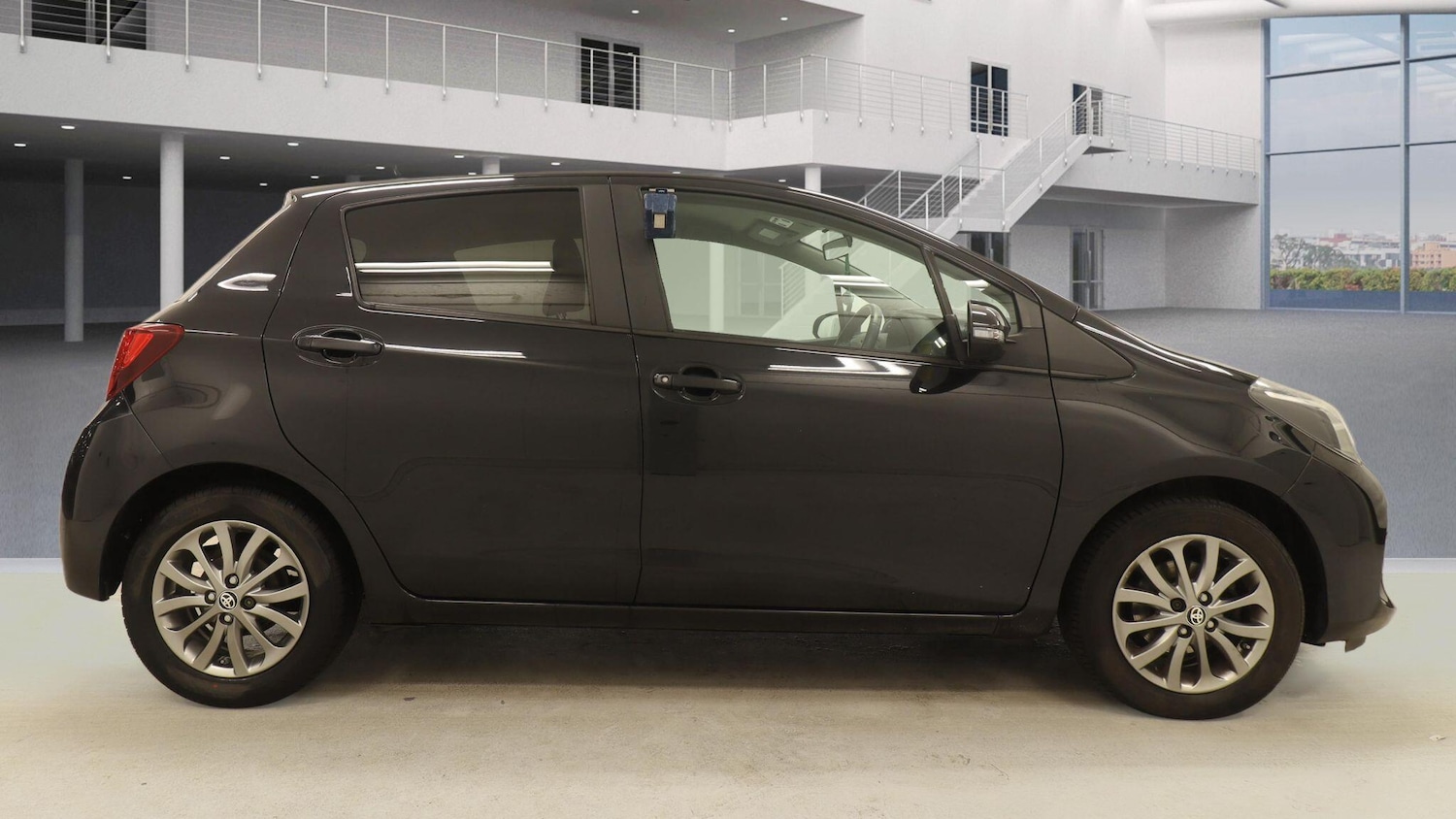 Used Toyota Yaris 2017 for sale - 77497022: Photo 5