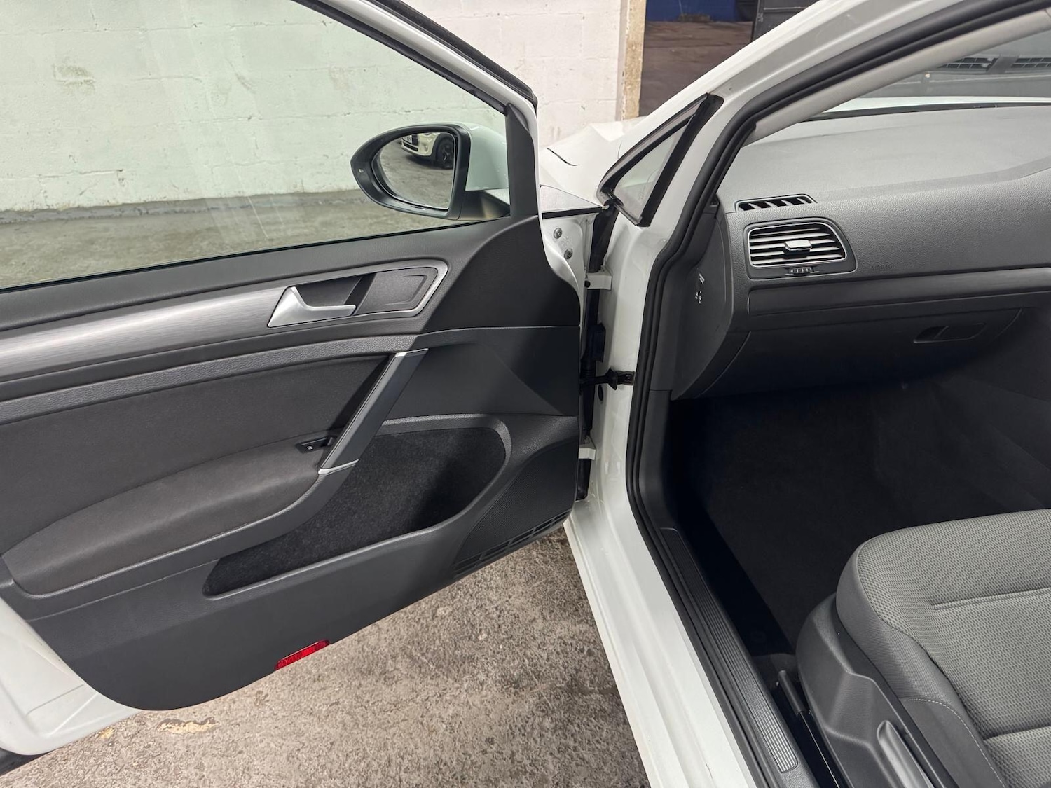 Used Volkswagen Golf 2018 for sale - 76498767: Photo 38