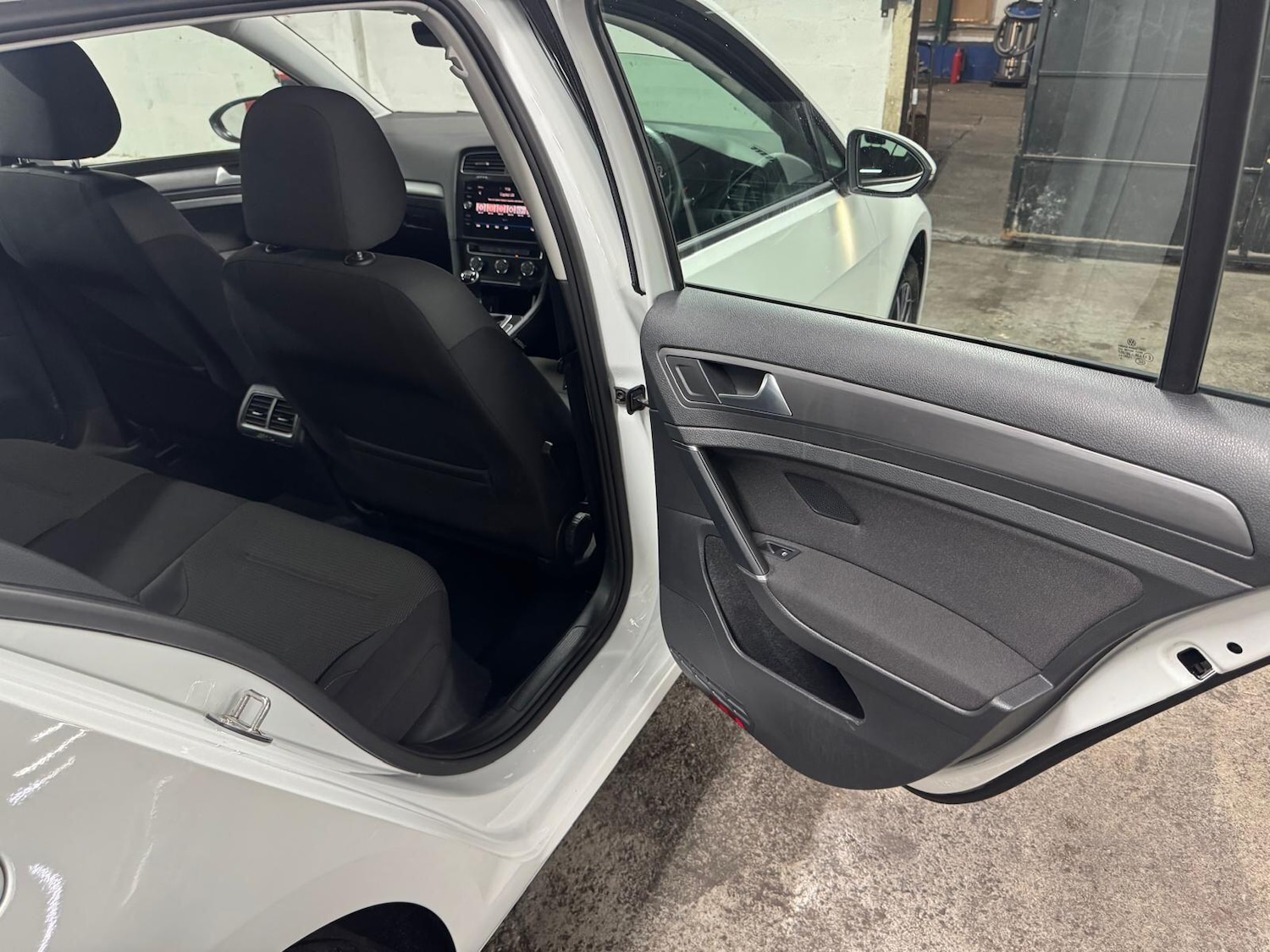 Used Volkswagen Golf 2018 for sale - 76498767: Photo 39