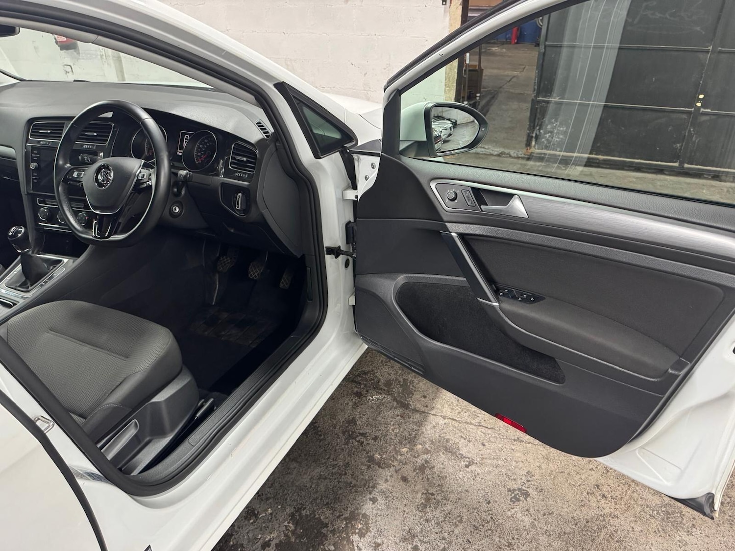 Used Volkswagen Golf 2018 for sale - 76498767: Photo 41