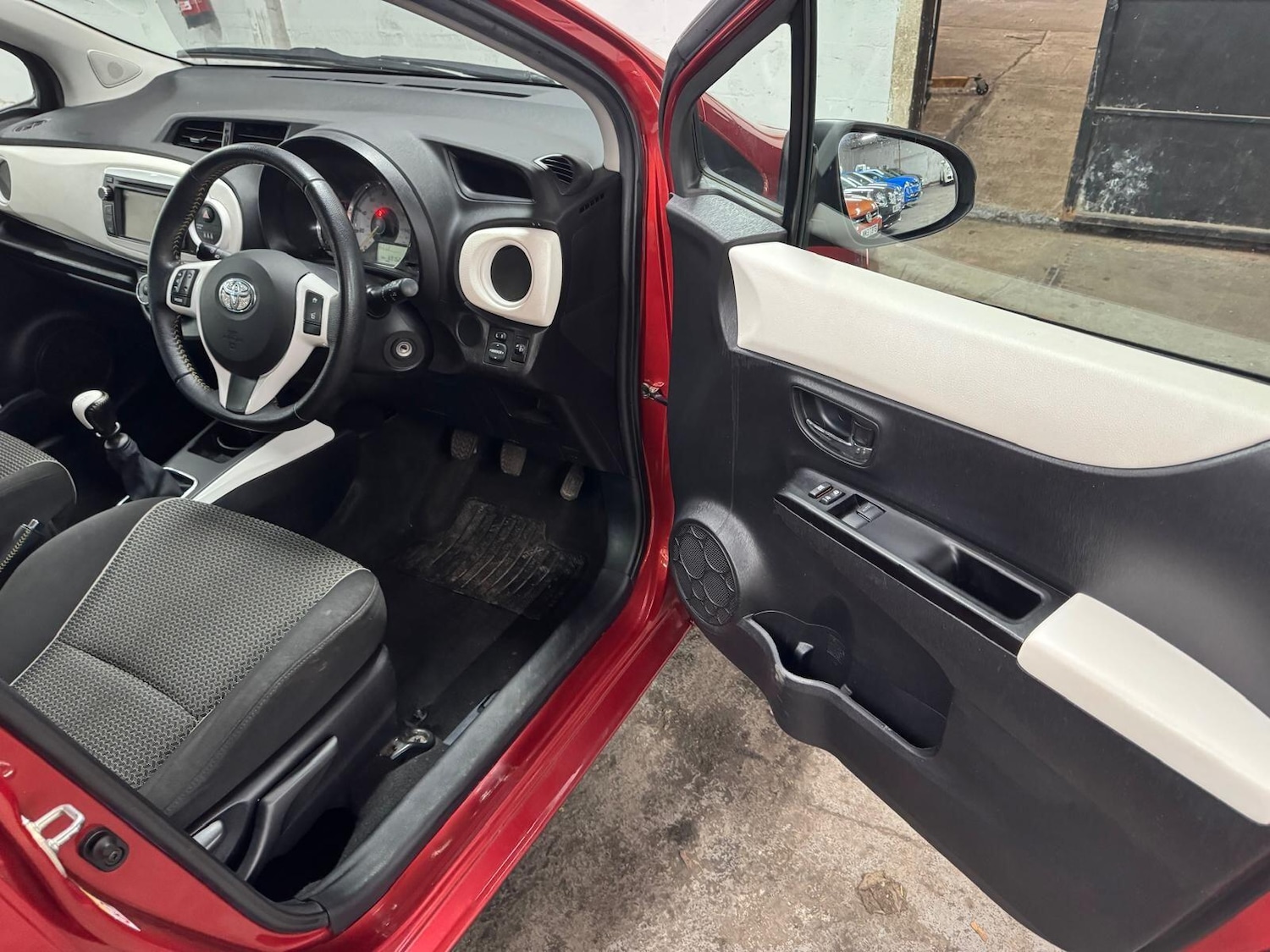 Used Toyota Yaris 2013 for sale - 77632971: Photo 10