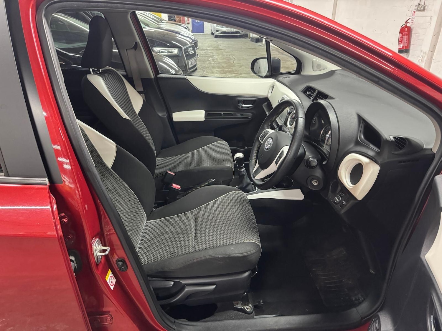 Used Toyota Yaris 2013 for sale - 77632971: Photo 11