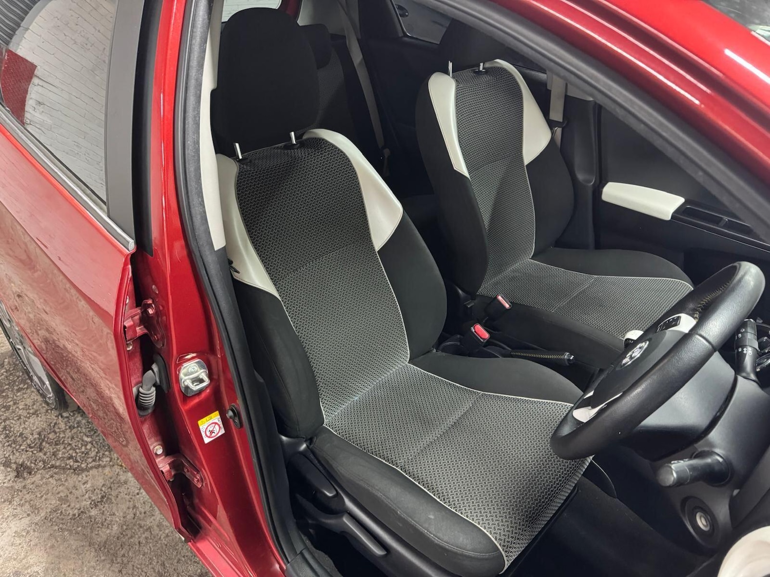 Used Toyota Yaris 2013 for sale - 77632971: Photo 13