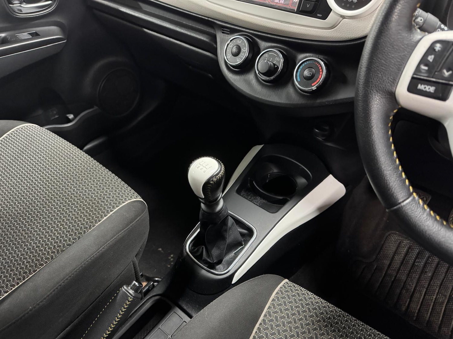 Used Toyota Yaris 2013 for sale - 77632971: Photo 19