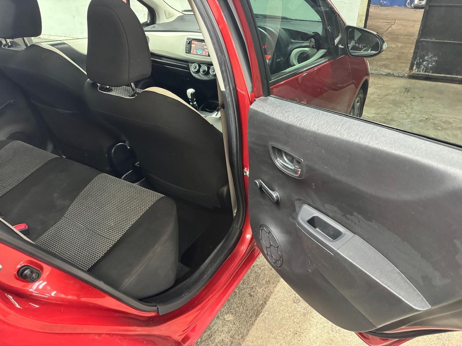 Used Toyota Yaris 2013 for sale - 77632971: Photo 20