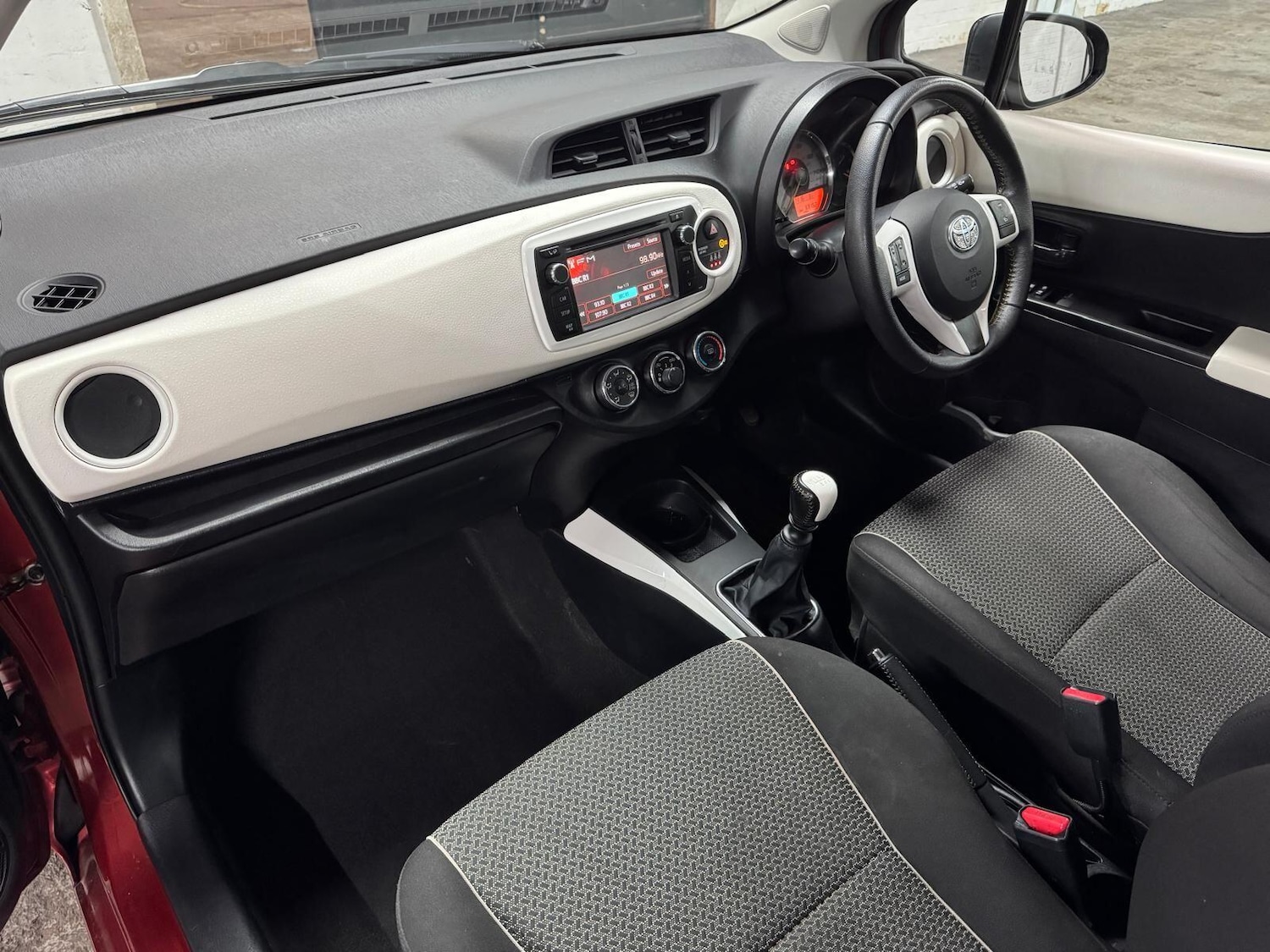 Used Toyota Yaris 2013 for sale - 77632971: Photo 34