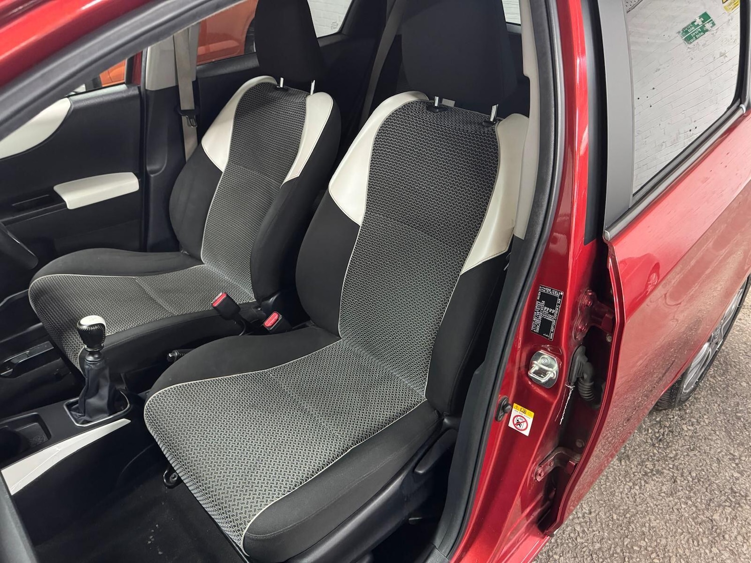 Used Toyota Yaris 2013 for sale - 77632971: Photo 37