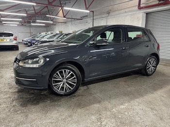 Used Volkswagen Golf 2017 for sale - 75377276: Photo