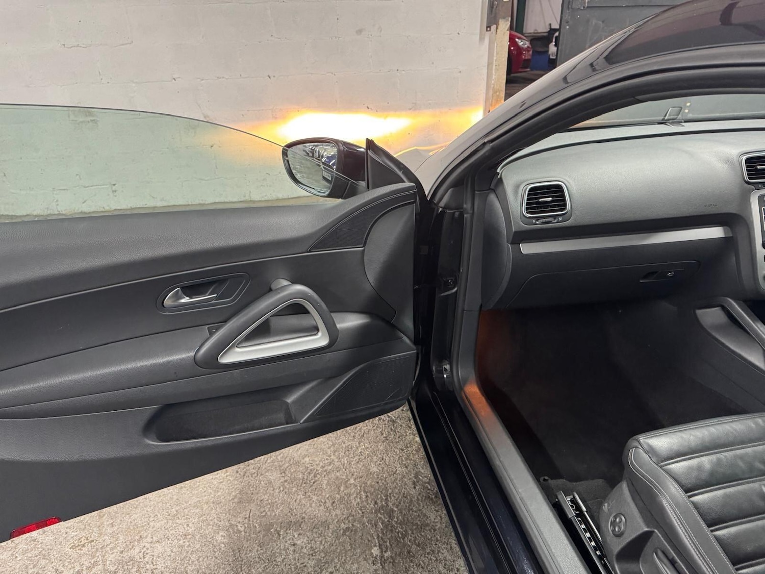 Used Volkswagen Scirocco 2012 for sale - 76865795: Photo 50