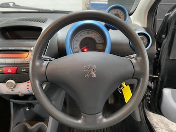 Used Peugeot 107 2010 for sale - 76201292: Photo 2