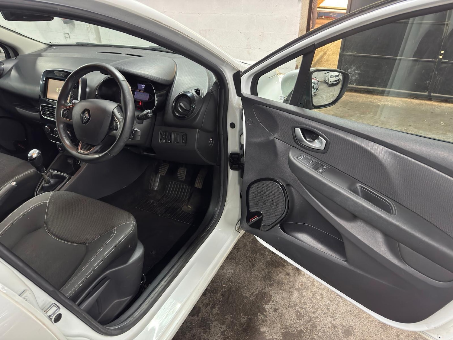 Used Renault Clio for sale - 78135871: Photo 10