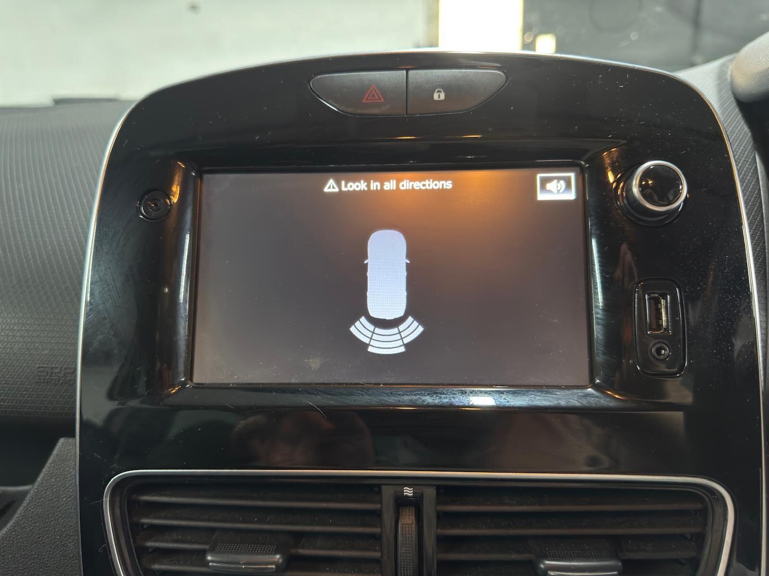 Used Renault Clio for sale - 78135871: Photo 2