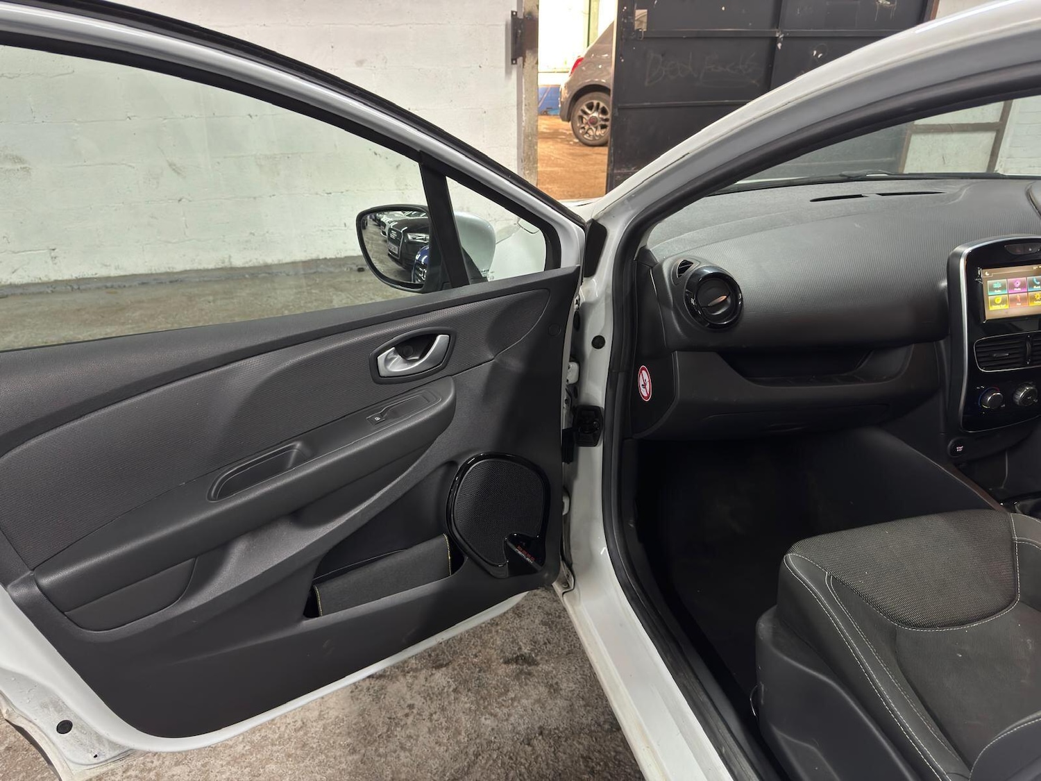 Used Renault Clio for sale - 78135871: Photo 36