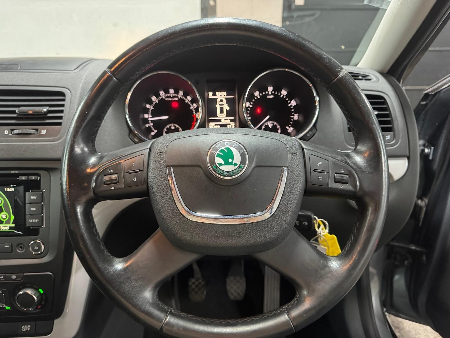 Used Skoda Yeti 2012 for sale - 77097930: Photo 40