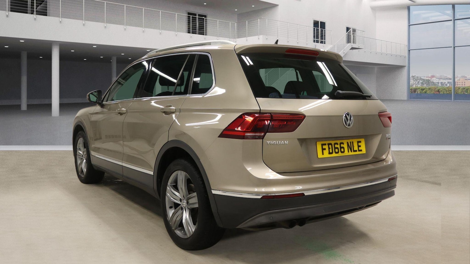 Used Volkswagen Tiguan 2016 for sale - 77723234: Photo 2