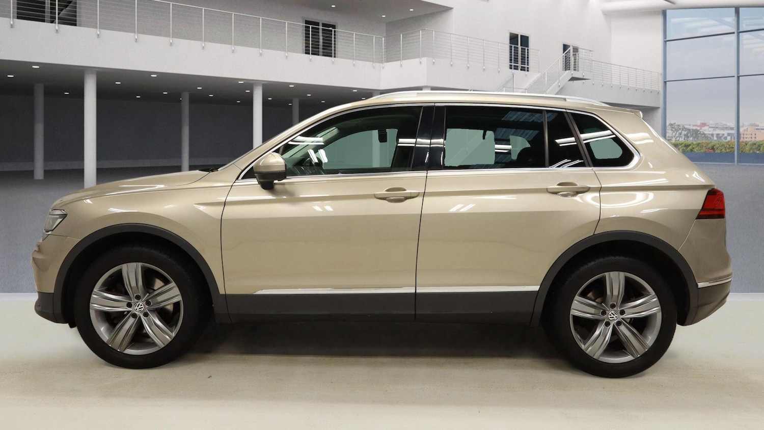 Used Volkswagen Tiguan 2016 for sale - 77723234: Photo 3