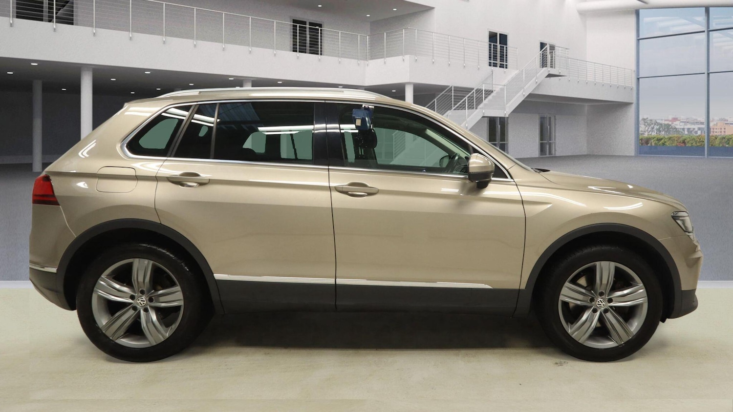 Used Volkswagen Tiguan 2016 for sale - 77723234: Photo 5