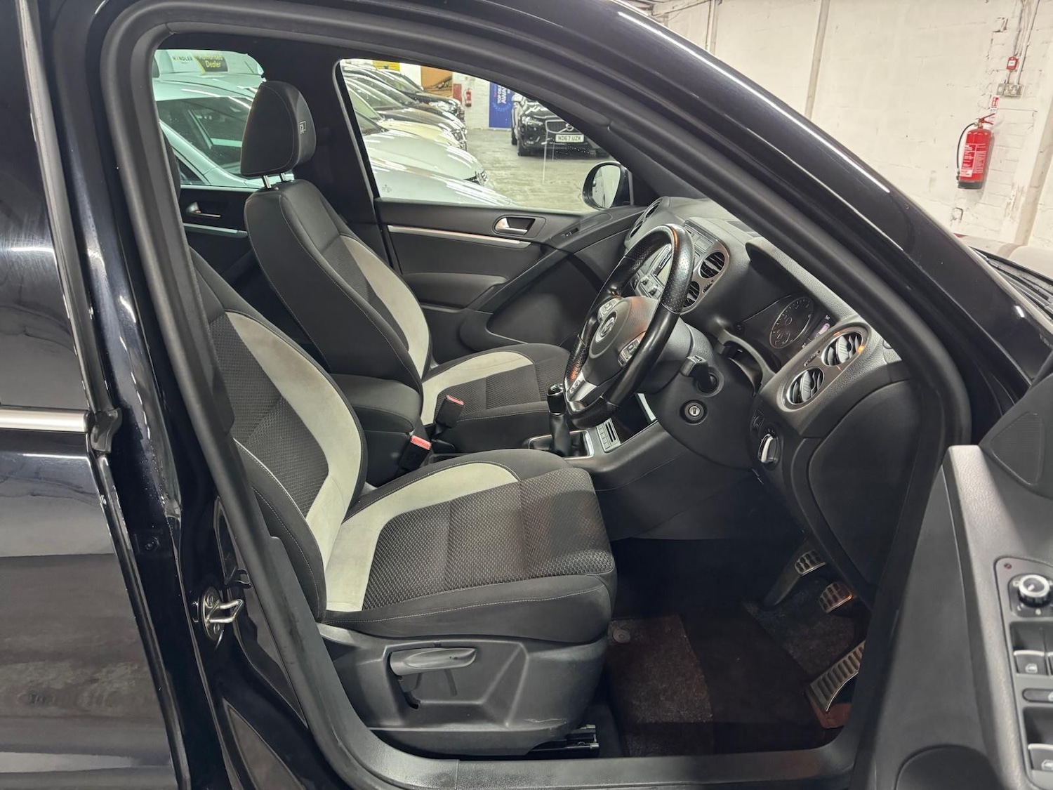 Used Volkswagen Tiguan 2015 for sale - 76597179: Photo 27