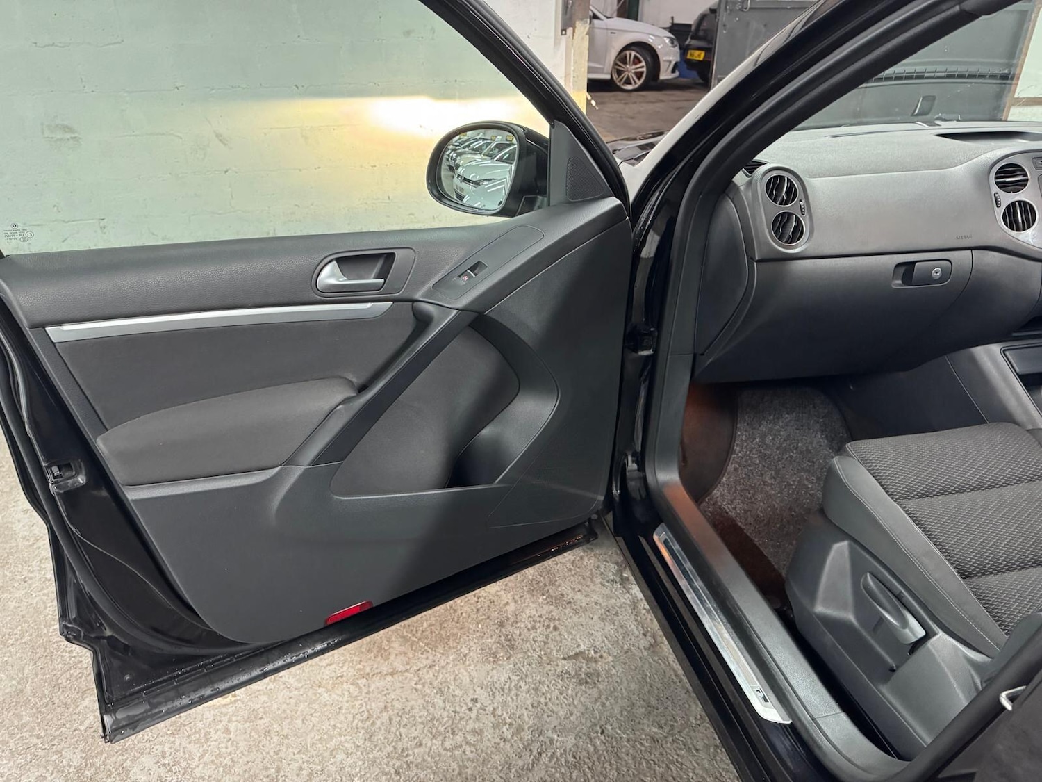 Used Volkswagen Tiguan 2015 for sale - 76597179: Photo 36