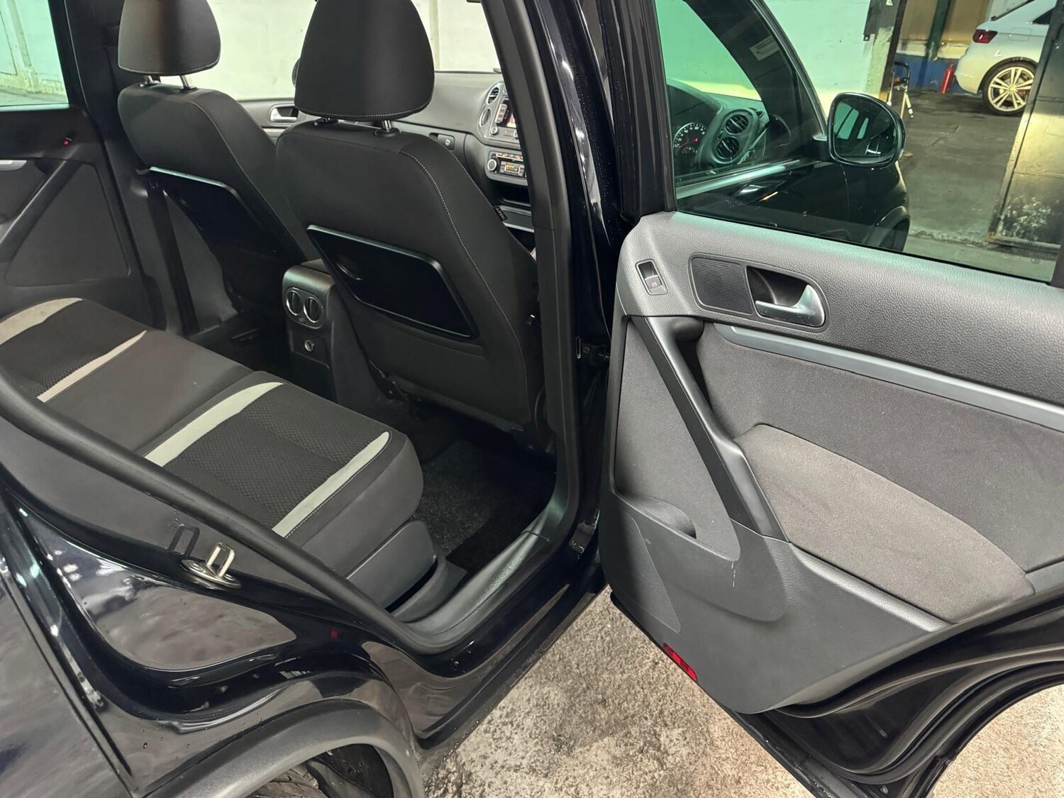 Used Volkswagen Tiguan 2015 for sale - 76597179: Photo 38