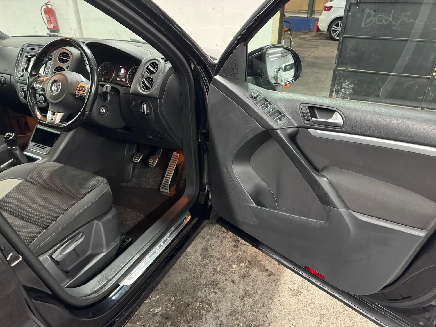 Used Volkswagen Tiguan 2015 for sale - 76597179: Photo 39