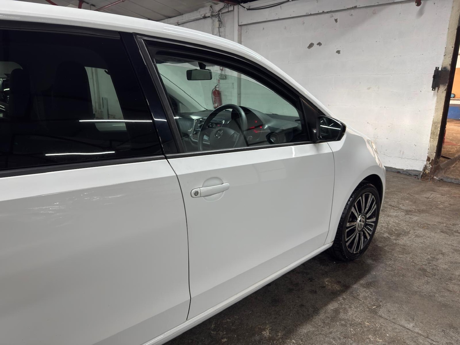 Used Volkswagen up! 2017 for sale - 78205439: Photo 24