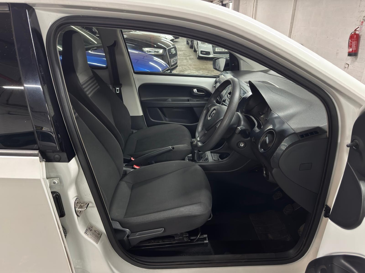 Used Volkswagen up! 2017 for sale - 78205439: Photo 3