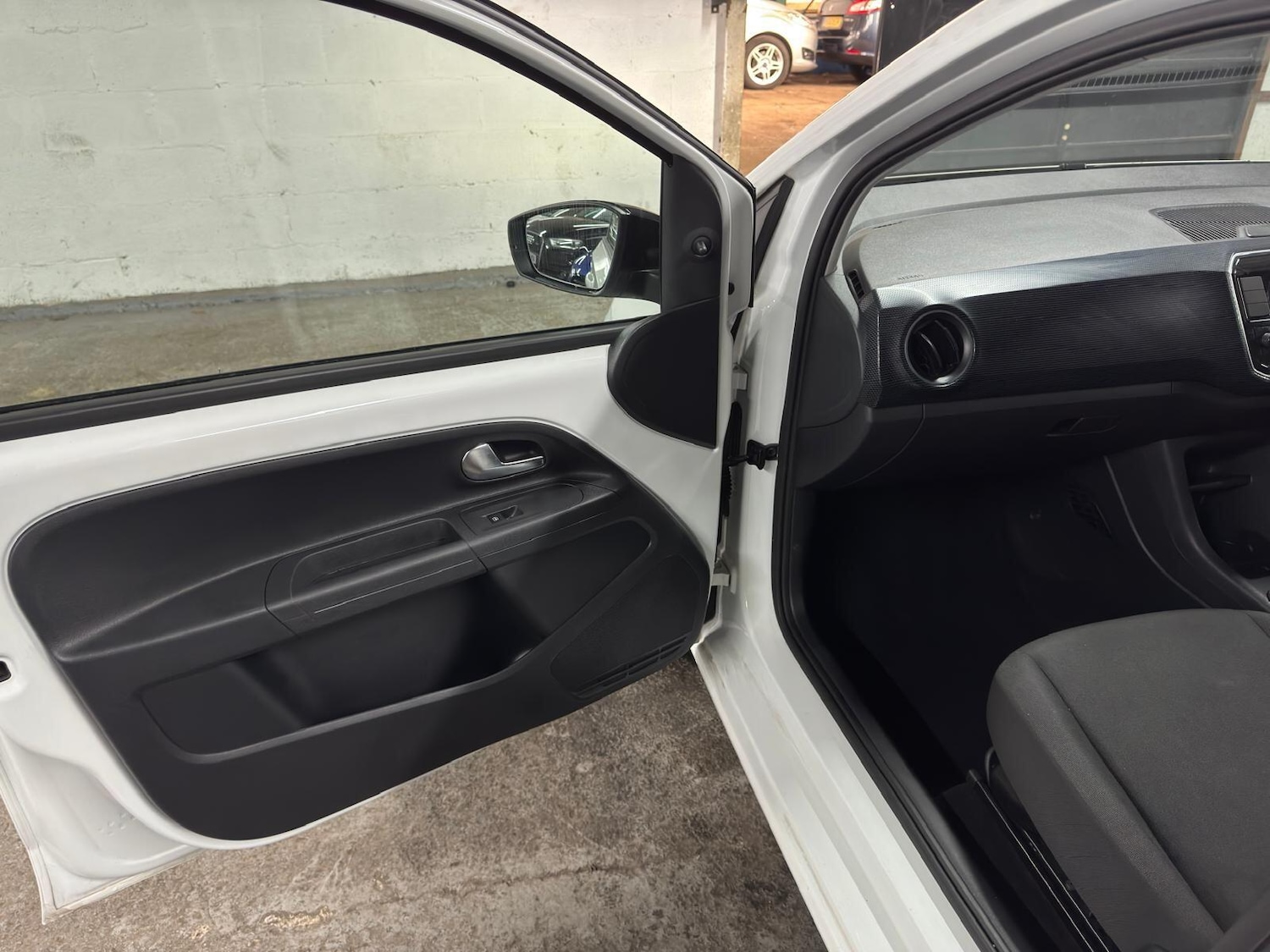 Used Volkswagen up! 2017 for sale - 78205439: Photo 37